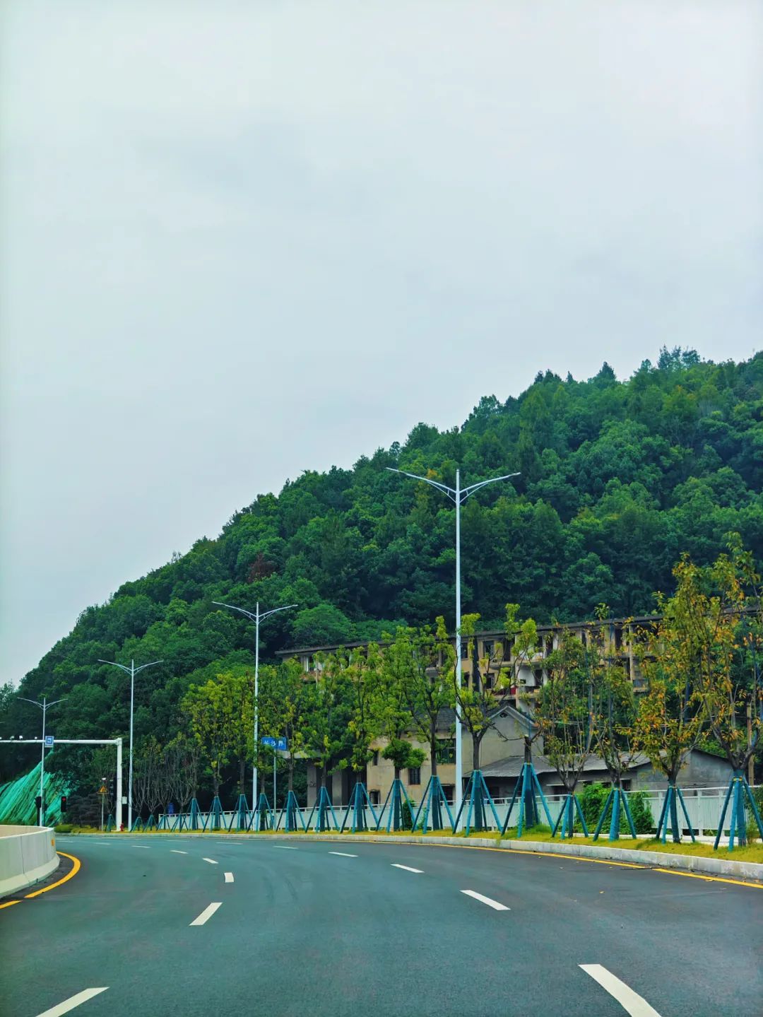 DƬ